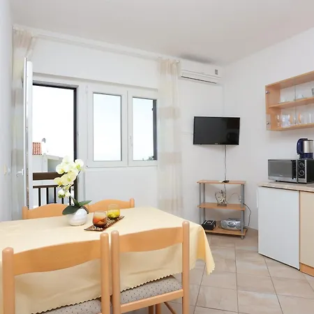 Apartment With A Parking Space - 21270 Makarska