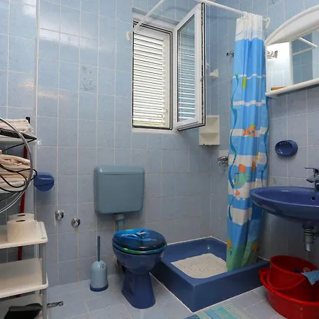 Apartment With A Parking Space - 21270 Makarska
